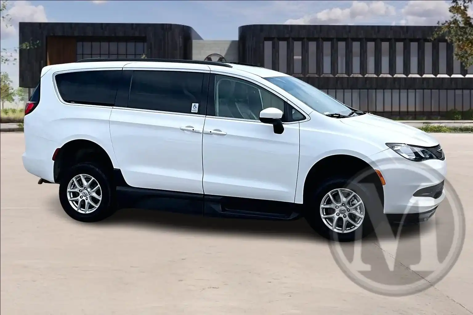 2021 Chrysler Voyager LXI's photo
