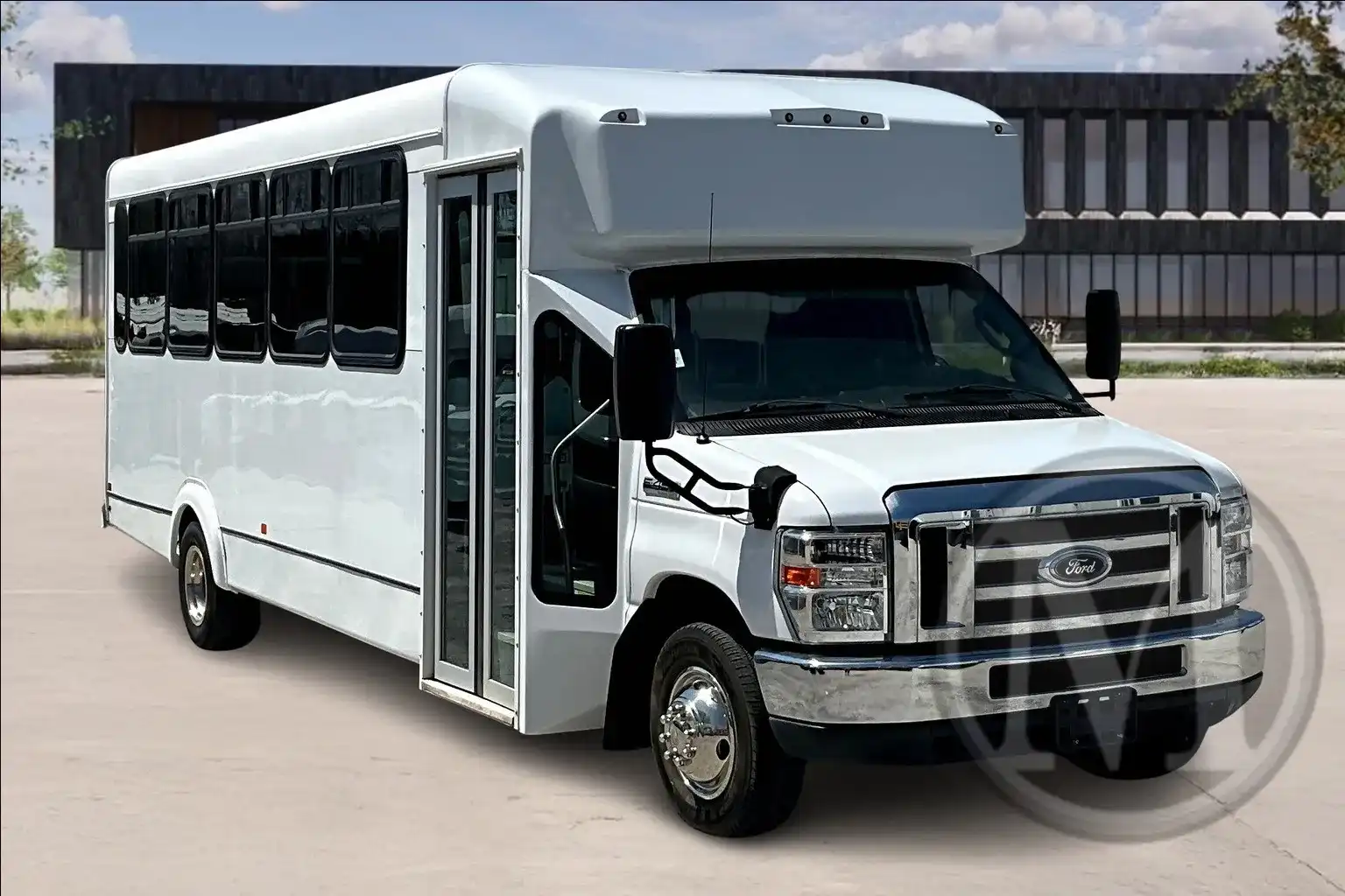 2017 Ford E-Series DRW E-450 Super Duty 158 in WB's photo