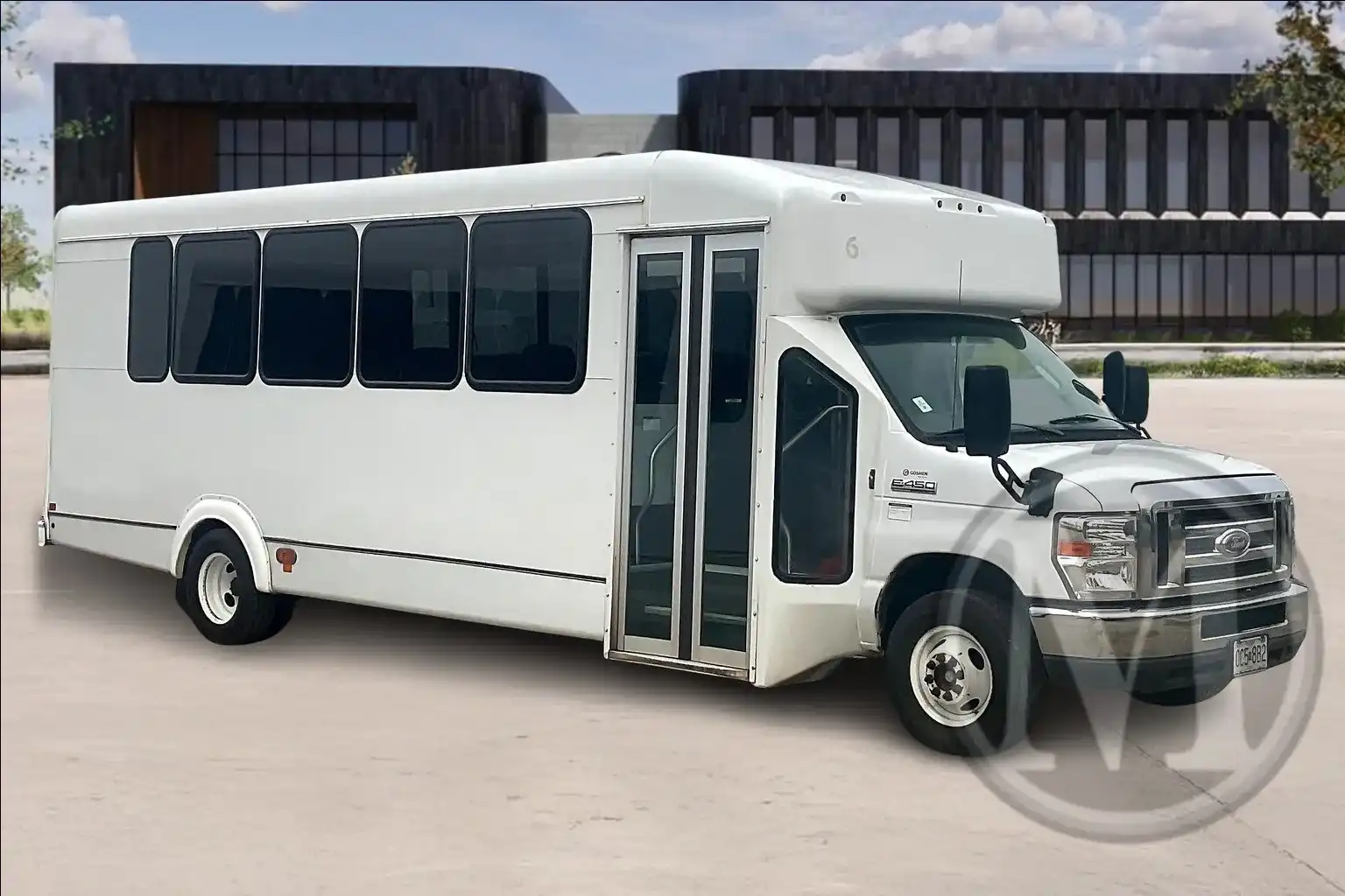 2019 Ford E-Series DRW E-450 Super Duty 158 in WB's photo