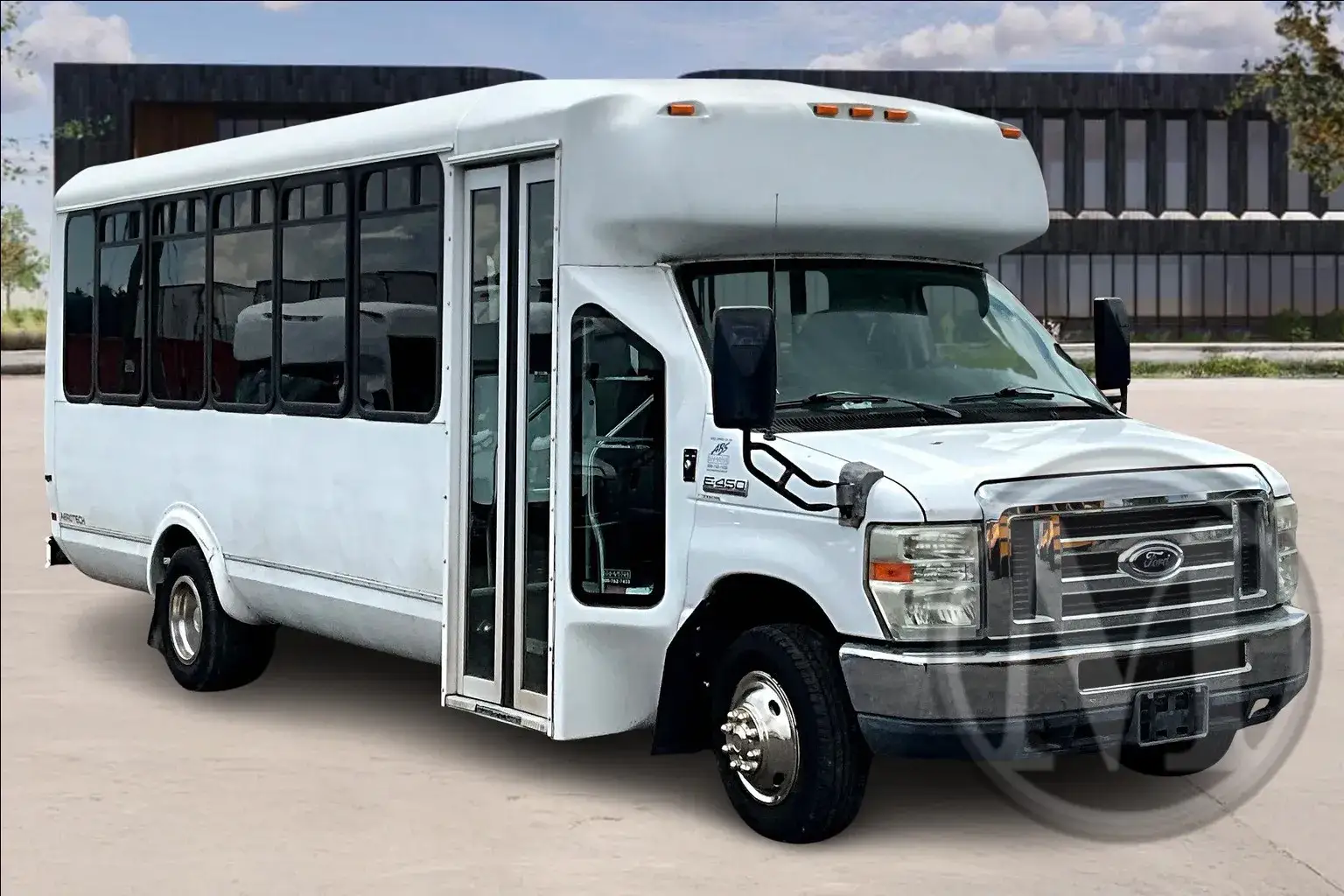 2013 Ford E-Series E450 photo 1
