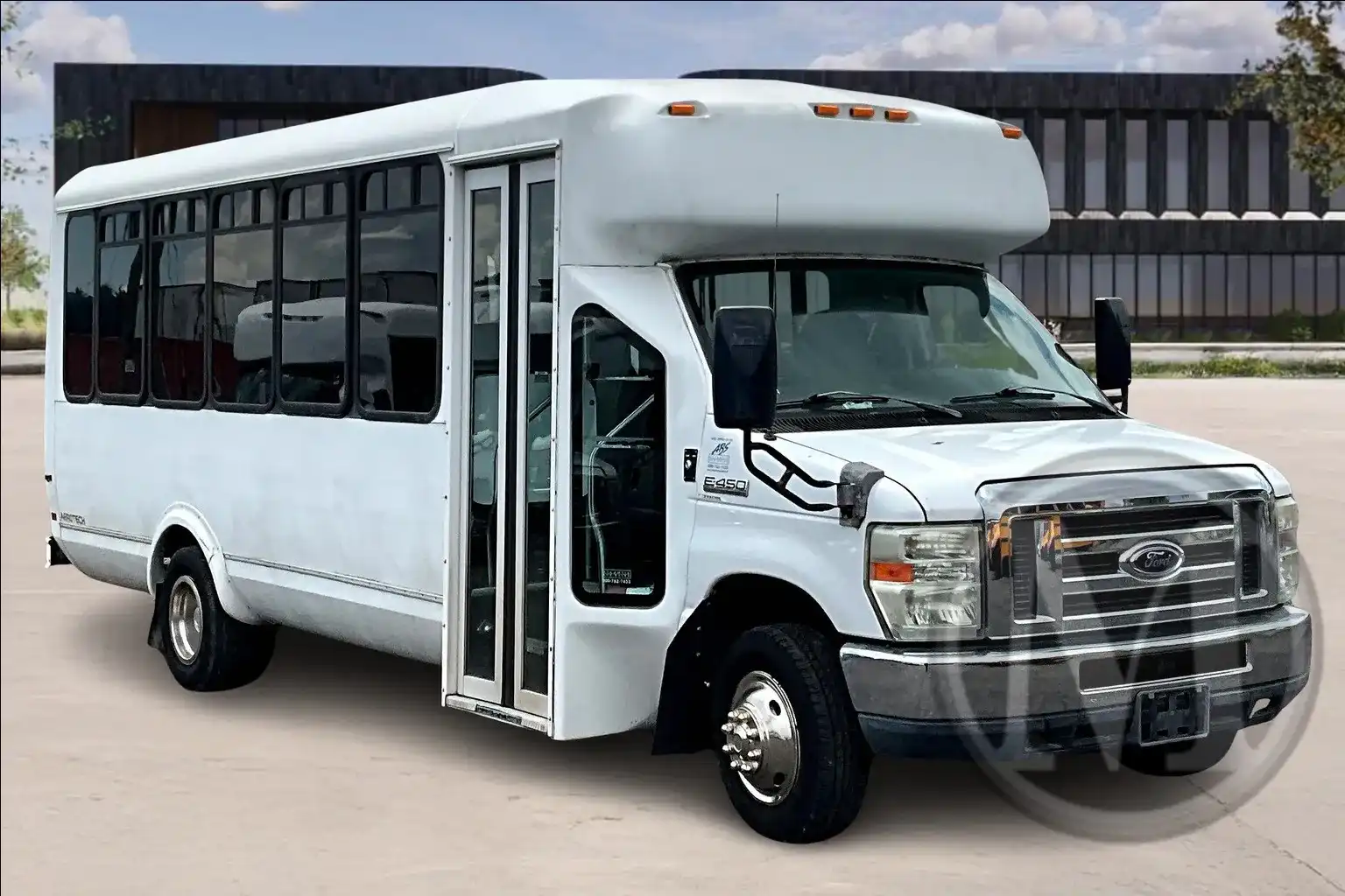 2013 Ford E-Series E450's photo