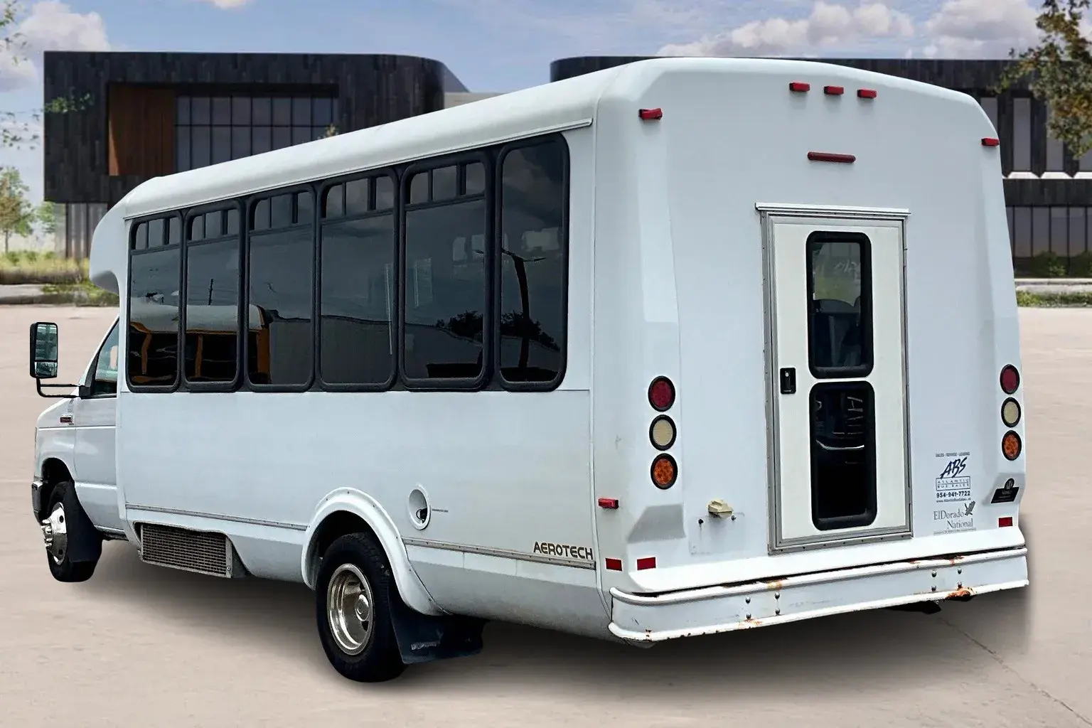 2013 Ford E-Series E450 photo 4