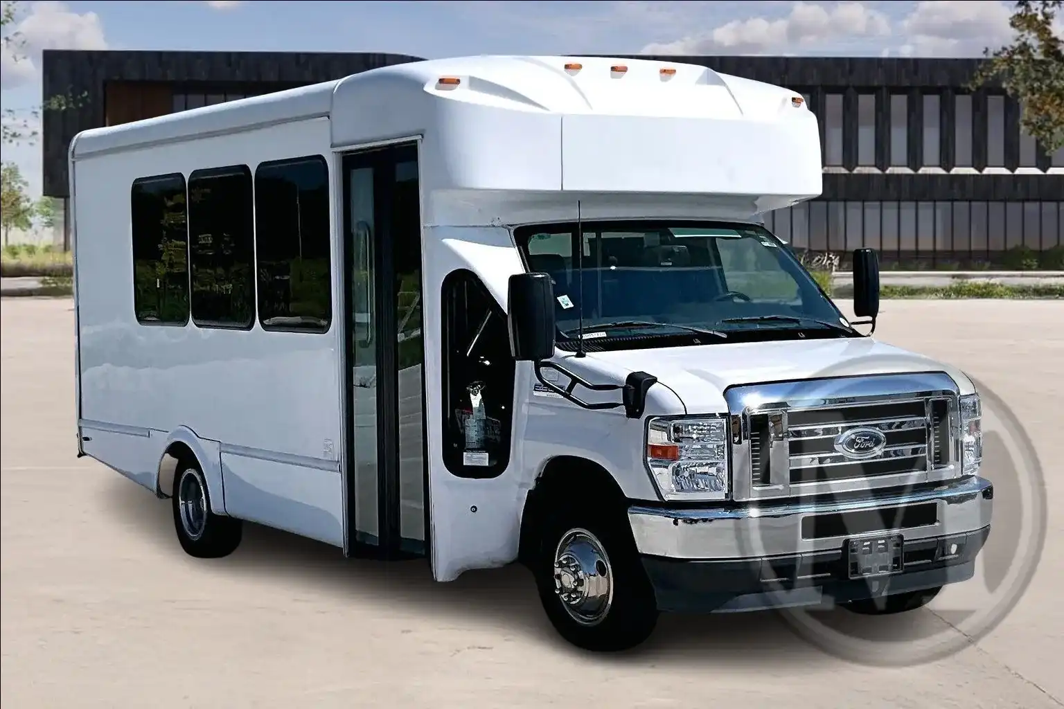 2023 Ford E-Series SRW E-350 Super Duty 138 in WB's photo