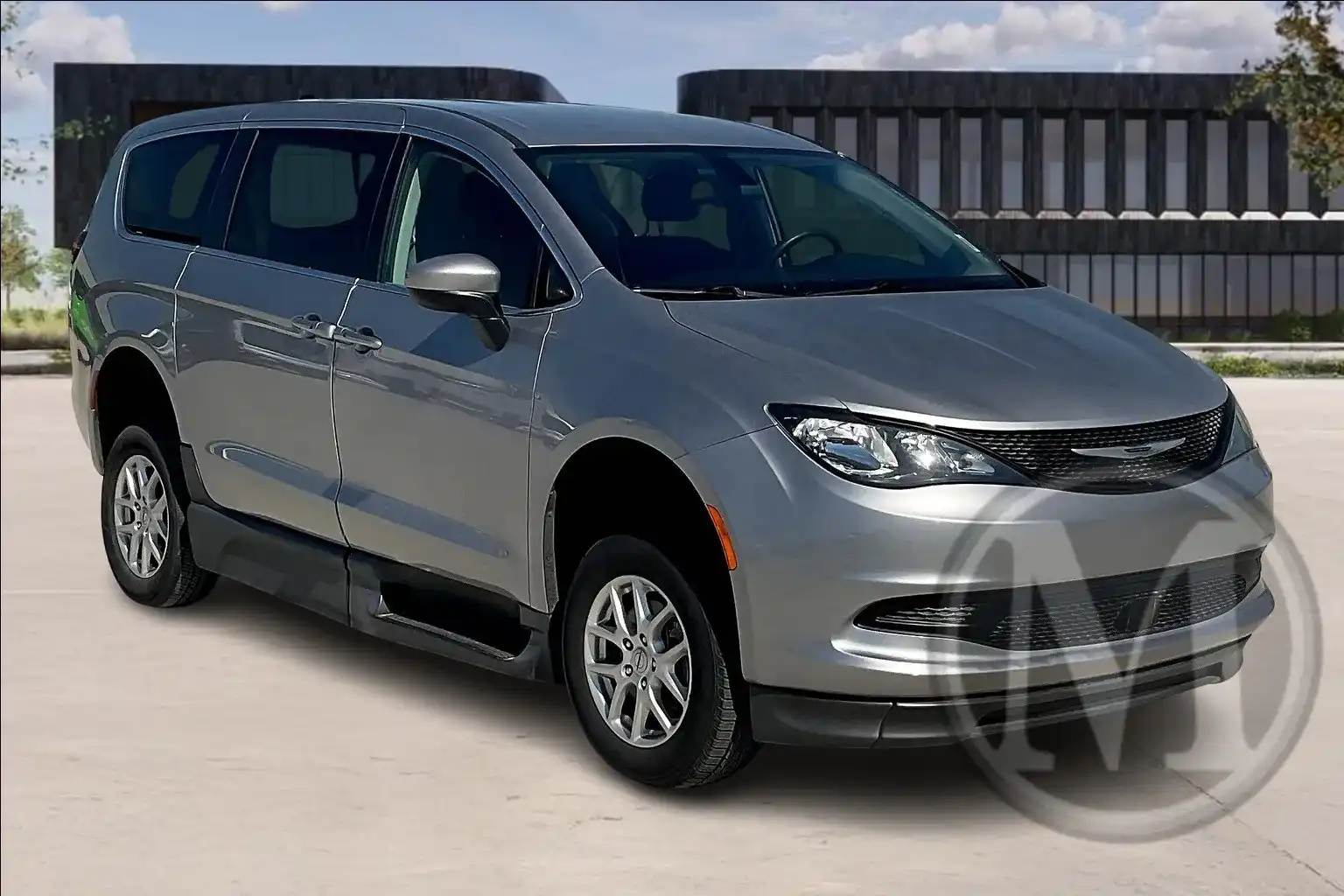 2021 Chrysler Voyager LX's photo