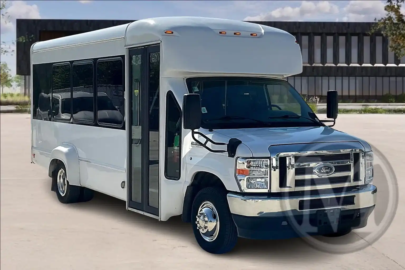 2022 Ford E-Series SRW E-350 Super Duty 138 in WB's photo