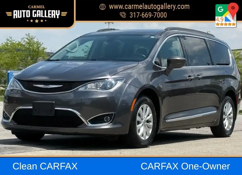 2017 Chrysler Pacifica Touring-L's photo