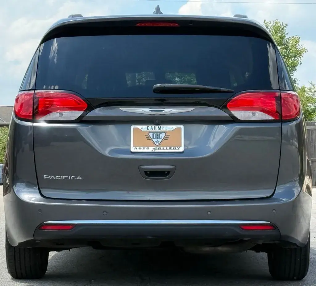 2017 Chrysler Pacifica Touring L photo 4