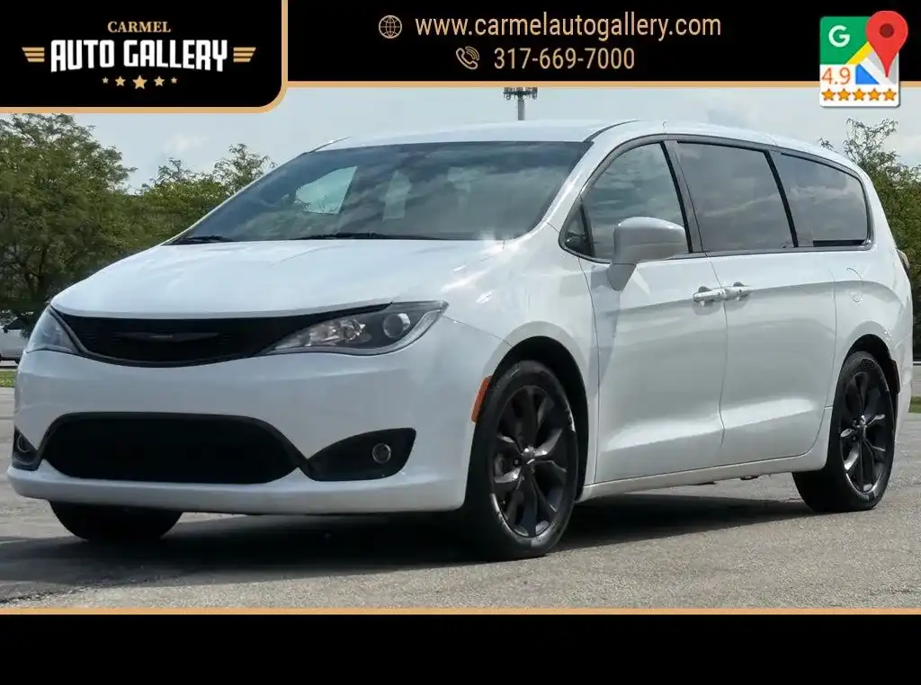 2020 Chrysler Pacifica Touring's photo