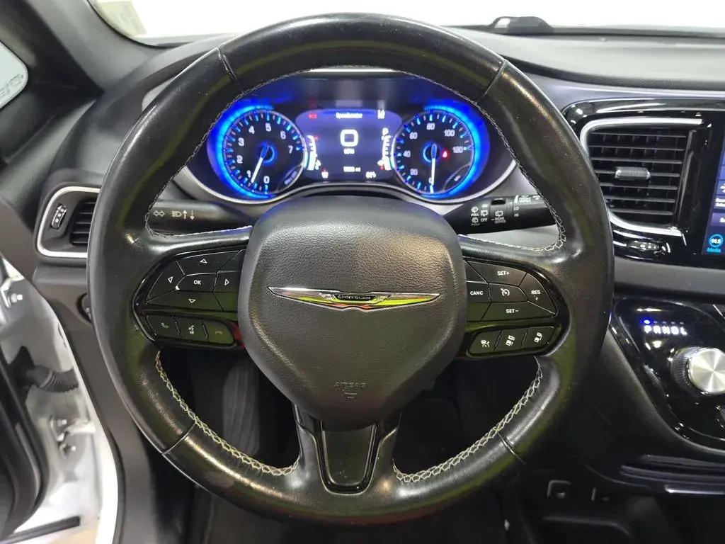 2019 Chrysler Pacifica Touring Plus photo 3
