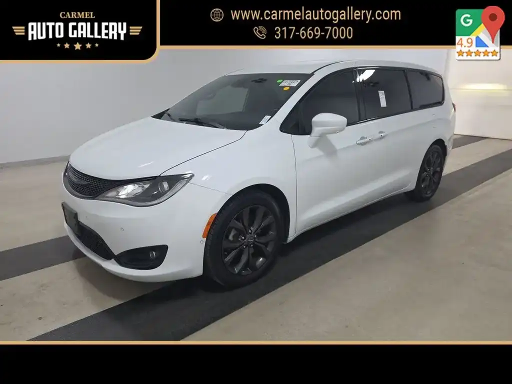 2019 Chrysler Pacifica Touring Plus's photo