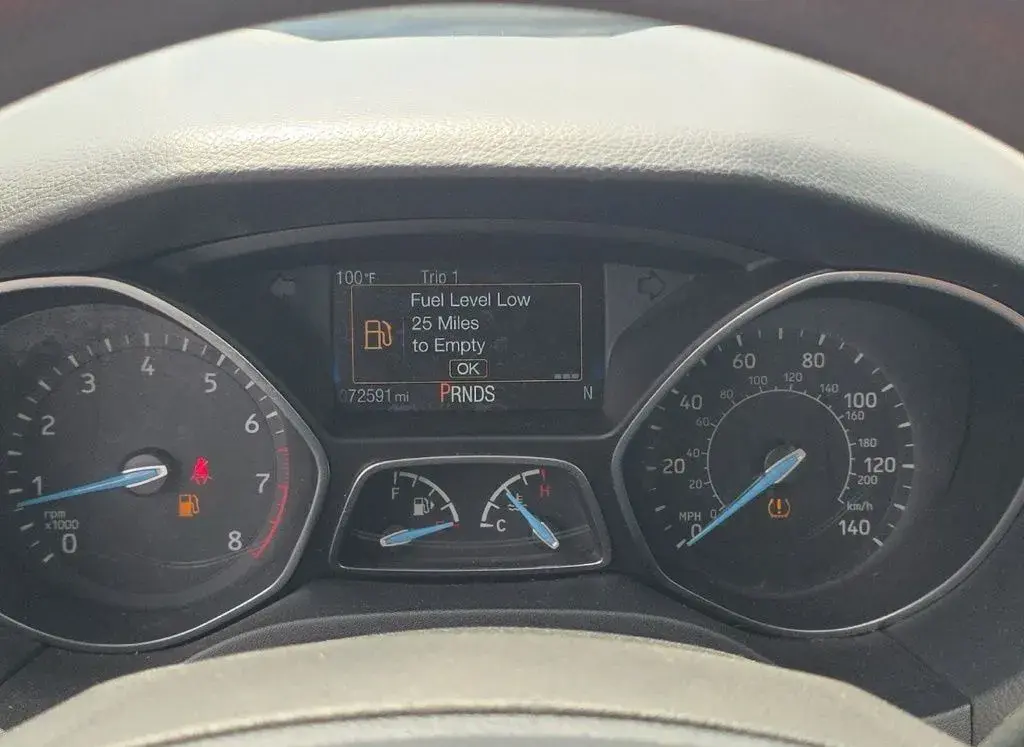 2018 Ford Focus SEL Hatchback photo 5