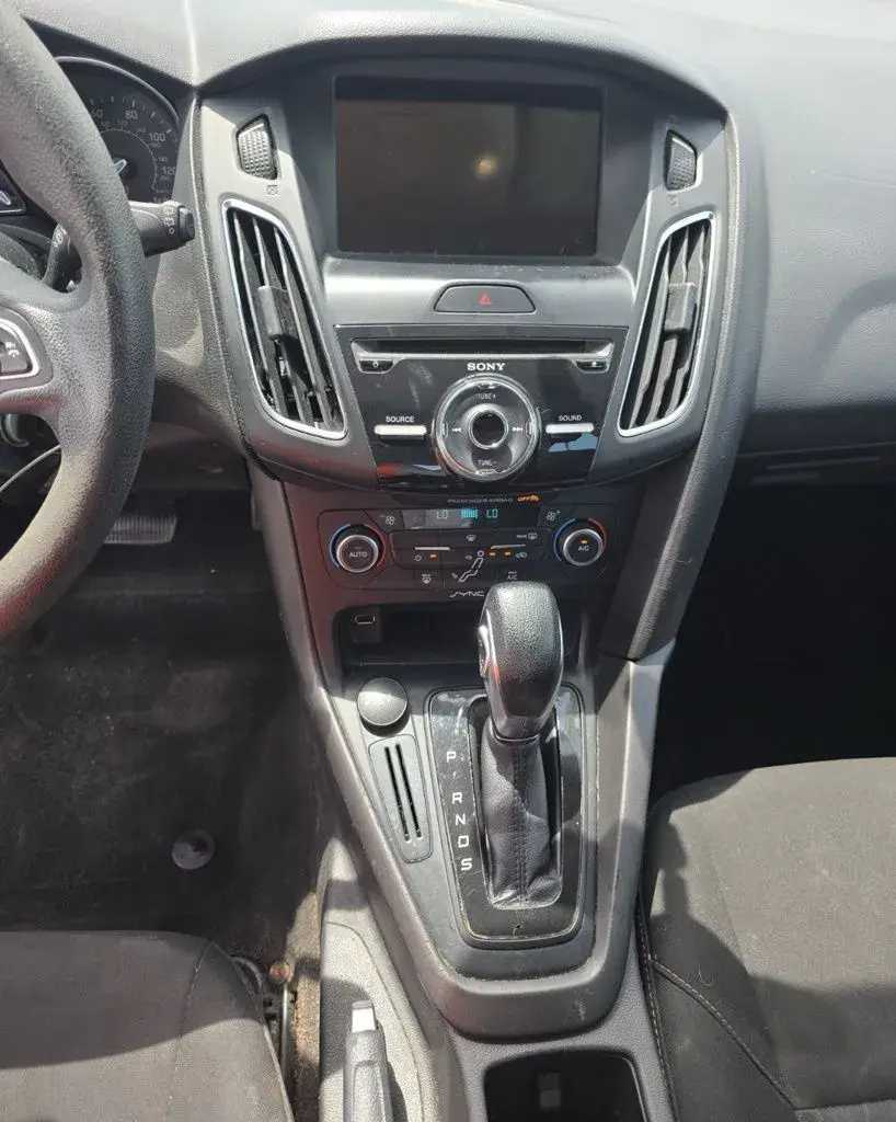 2018 Ford Focus SEL Hatchback photo 4