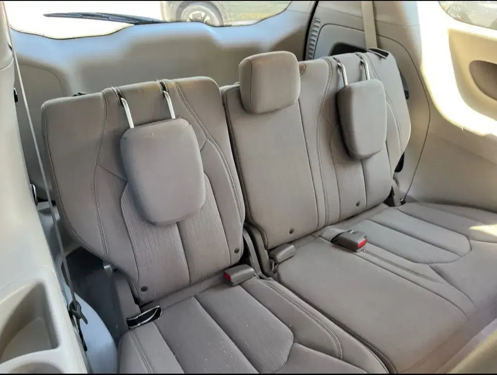 2017 Chrysler Pacifica LX photo 5