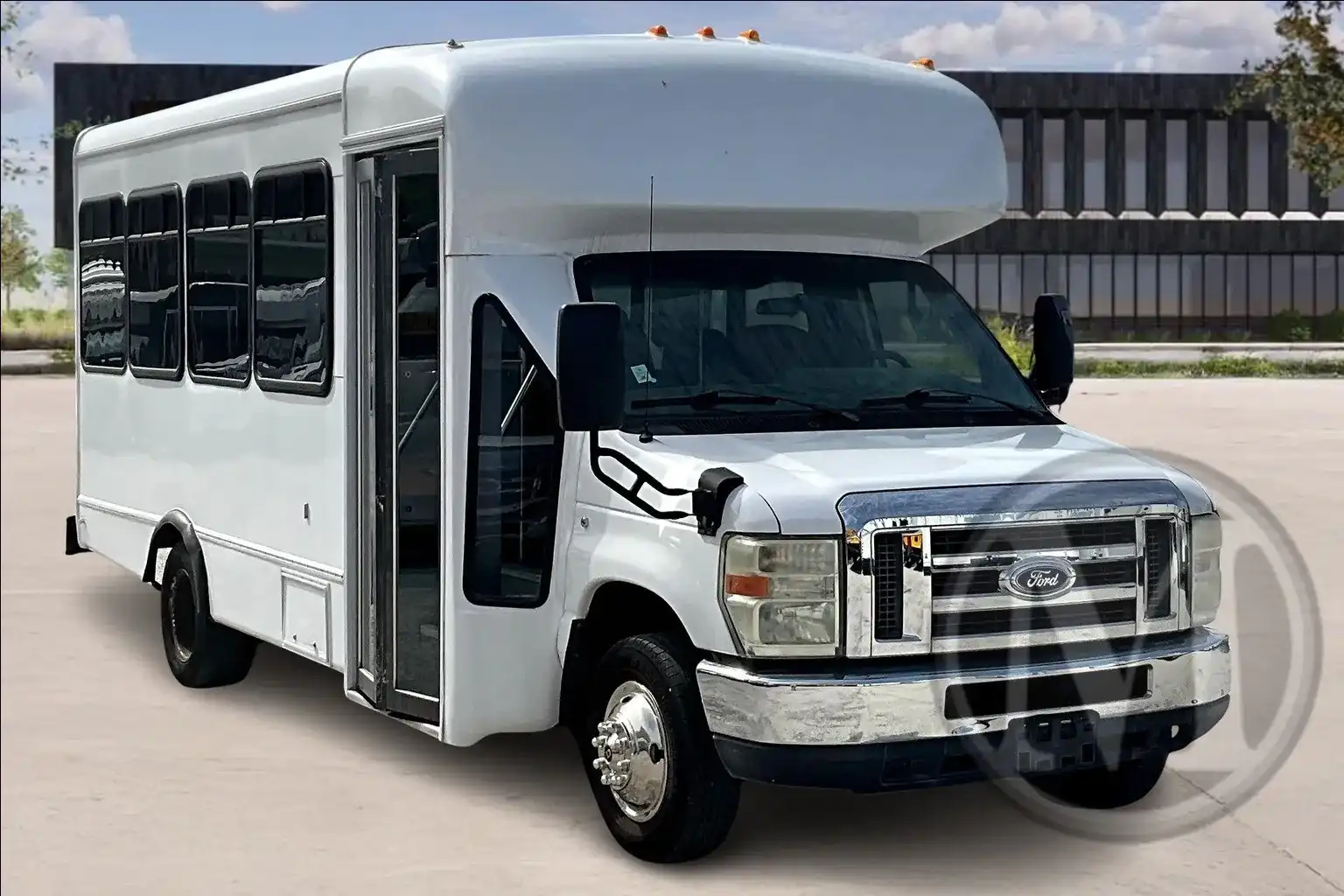 2010 Ford E-Series's photo