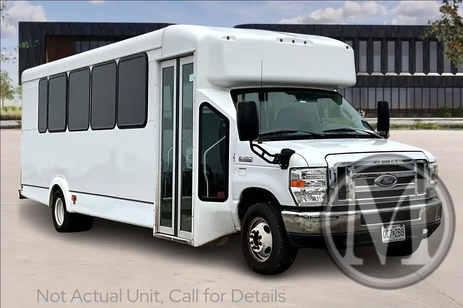 2017 Ford E-Series DRW E-450 Super Duty 158 in WB's photo