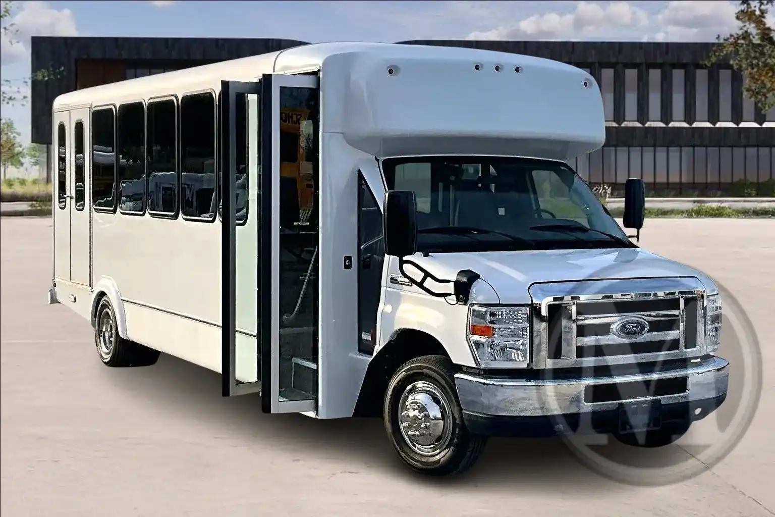 2019 Ford E-Series DRW E-450 Super Duty 158 in WB's photo