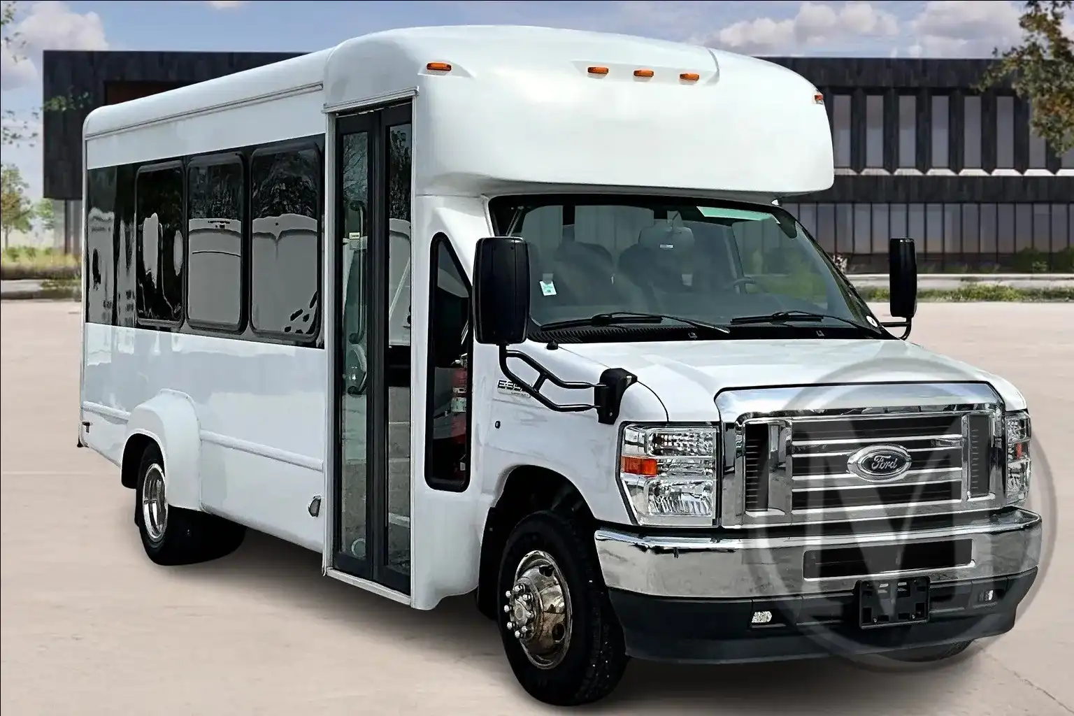 2022 Ford E-Series SRW E-350 Super Duty 138 in WB's photo
