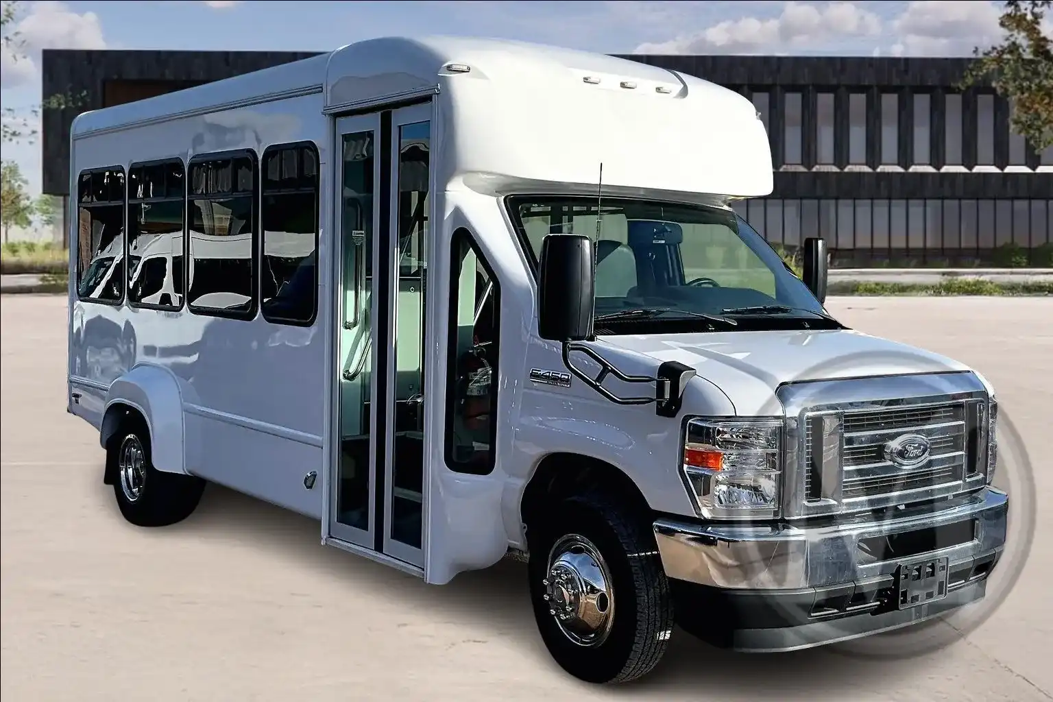 2022 Ford E-Series DRW E-450 Super Duty 158 in WB's photo