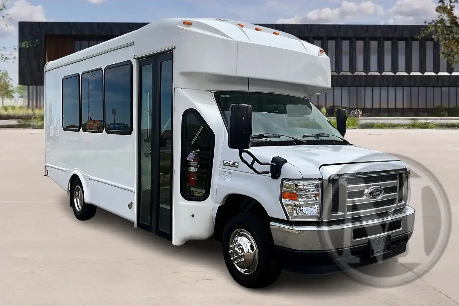 2023 Ford E-Series DRW E-450 Super Duty 158 in WB's photo