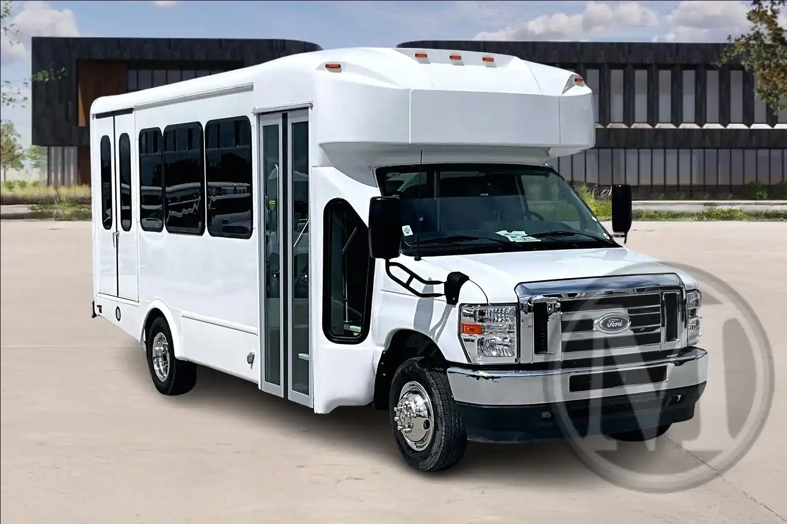 2025 Ford E-Series DRW E-450 Super Duty 158 in WB's photo