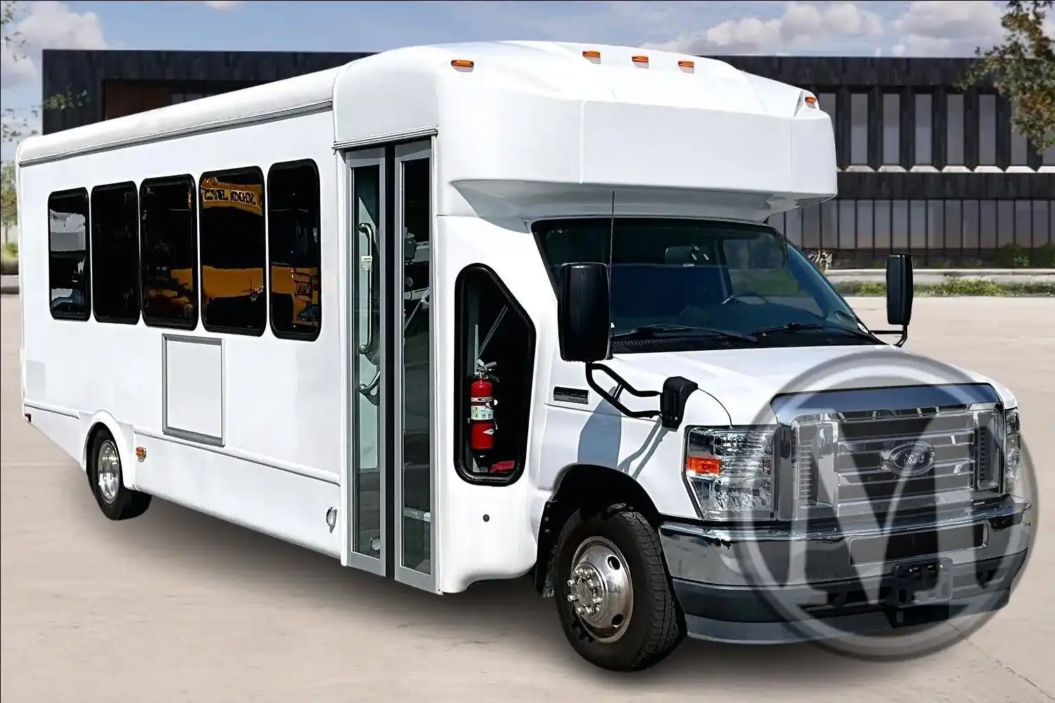 2022 Ford E-Series DRW E-450 Super Duty 158 in WB's photo