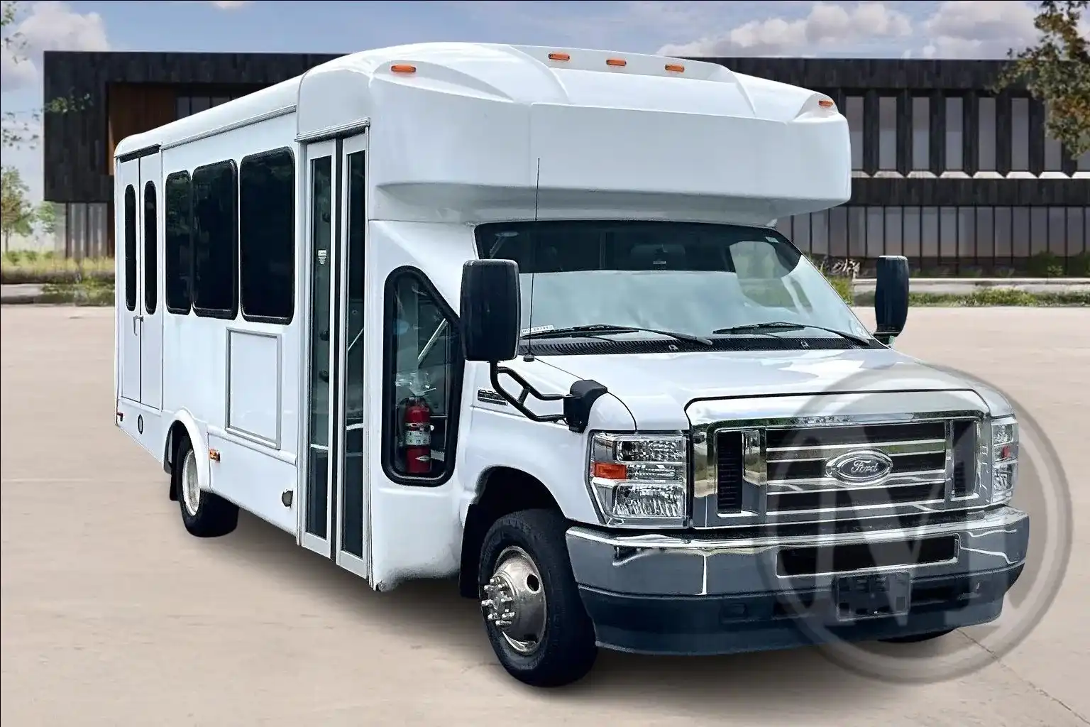 2022 Ford E-Series SRW E-350 Super Duty 138 in WB's photo
