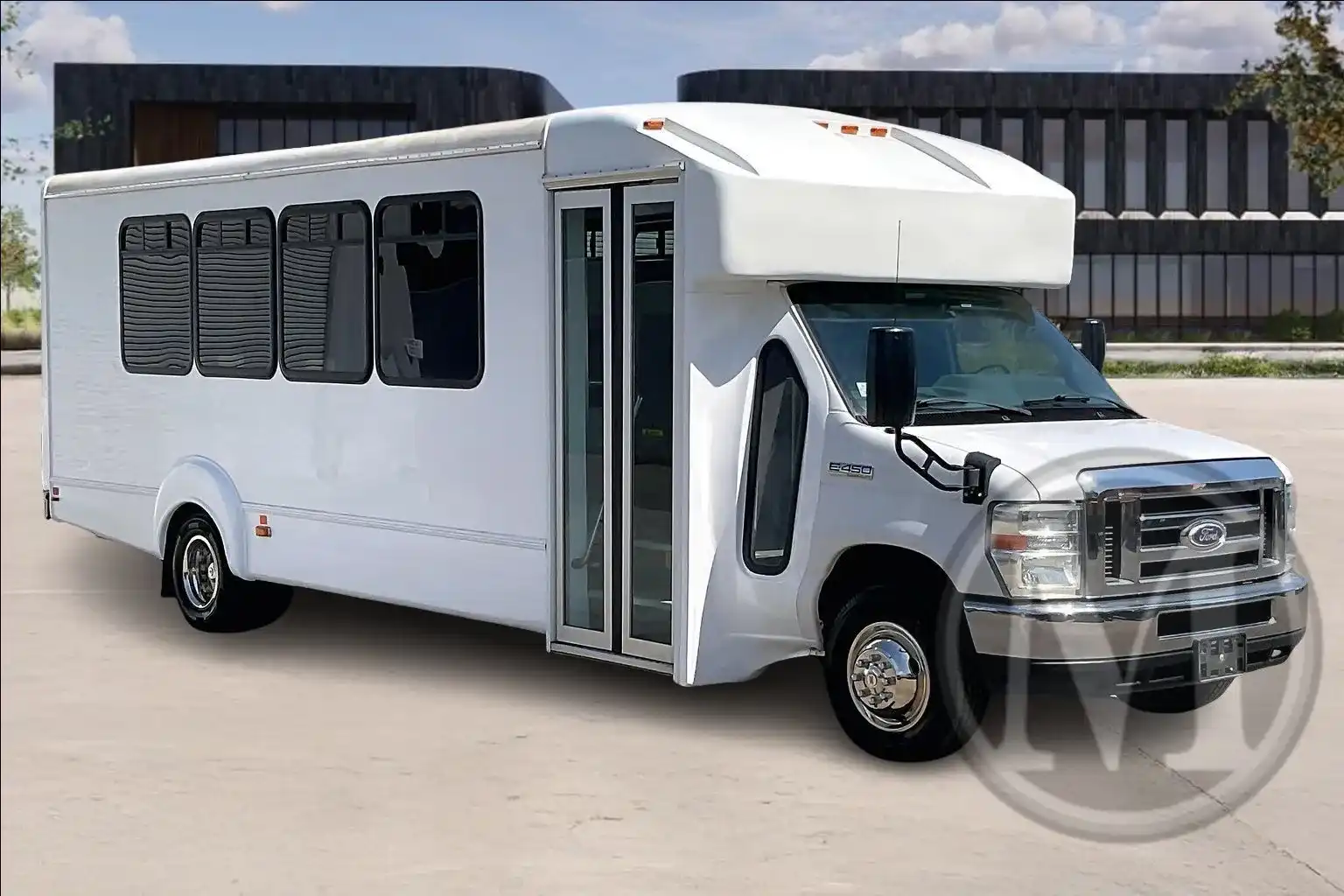 2016 Ford E-Series DRW E-450 Super Duty 158 in WB's photo