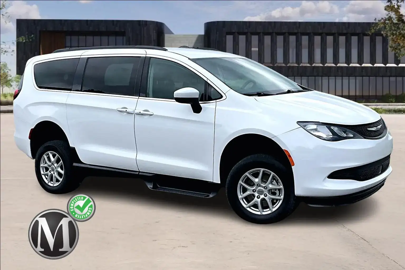 2021 Chrysler Voyager LXI's photo