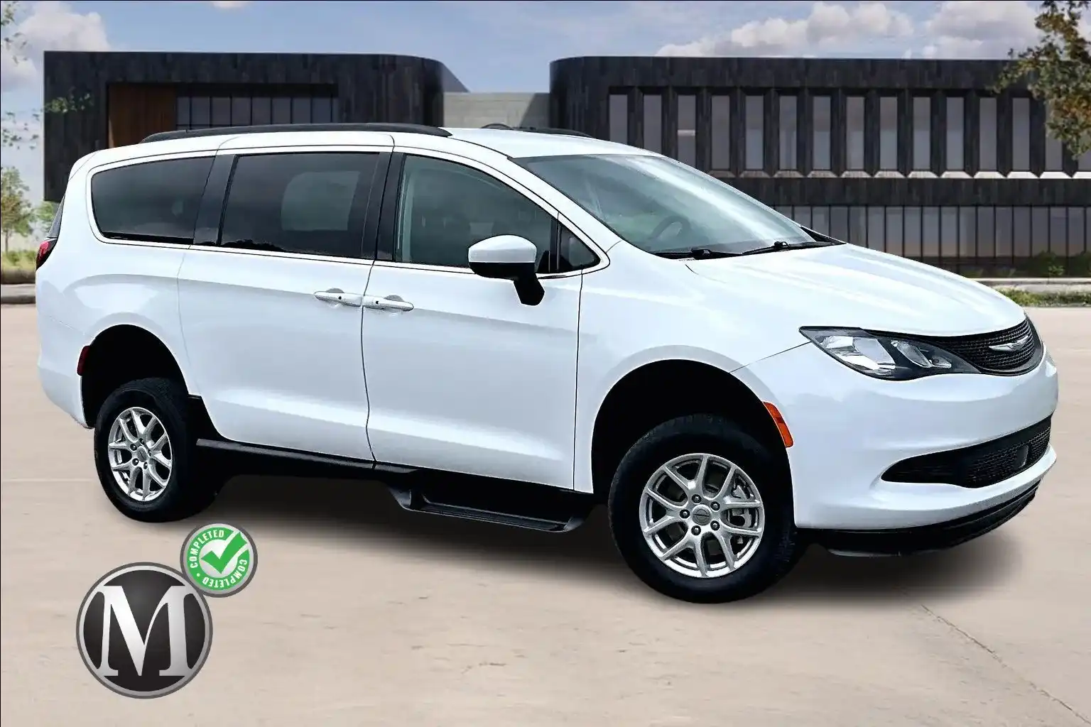 2021 Chrysler Voyager LXI's photo