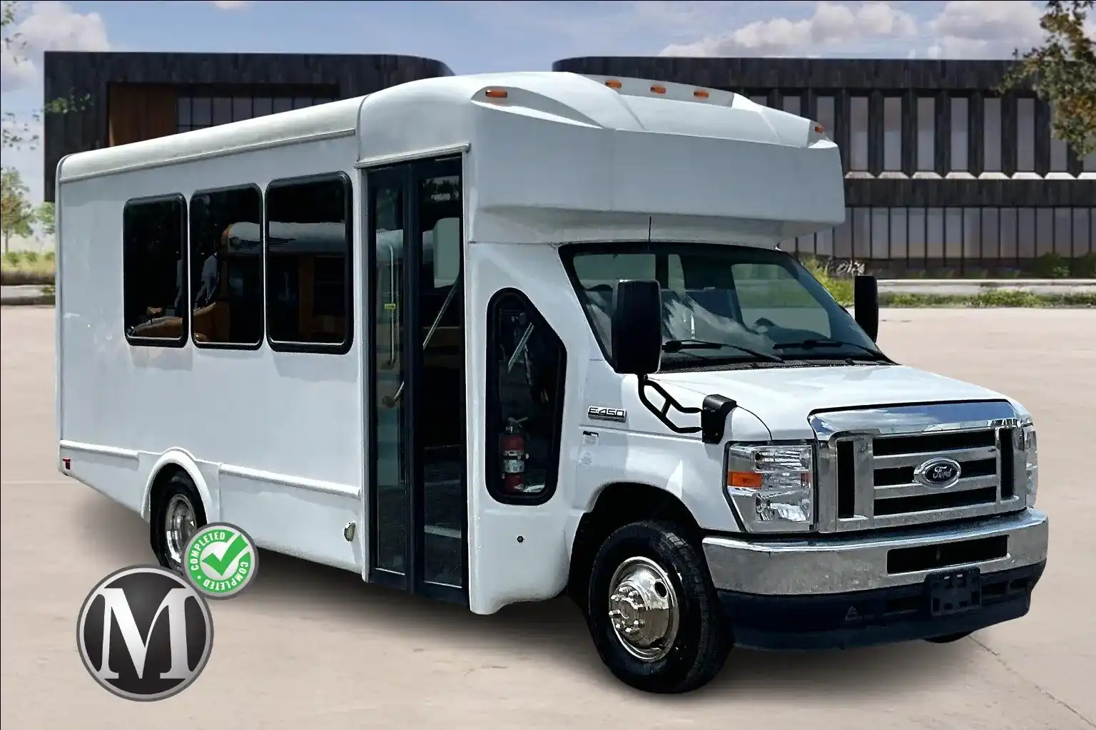 2023 Ford E-Series DRW E-450 Super Duty 158 in WB's photo
