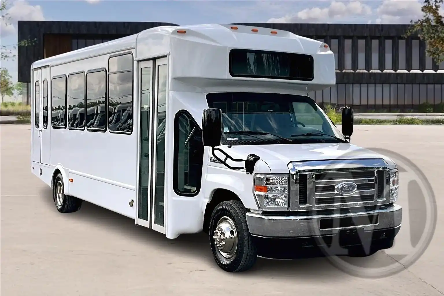 2022 Ford E-Series DRW E-450 Super Duty 158 in WB's photo