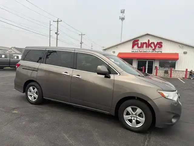 2015 Nissan Quest SV's photo