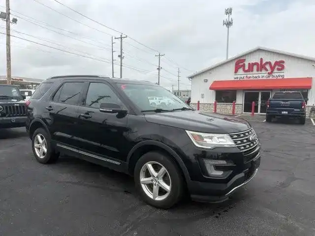 2017 Ford Explorer XLT 4WD's photo