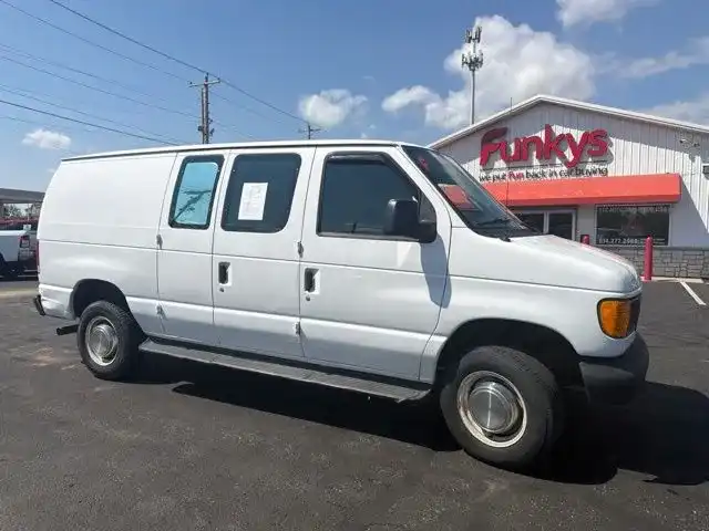 2006 Ford E-Series E-250 Van's photo