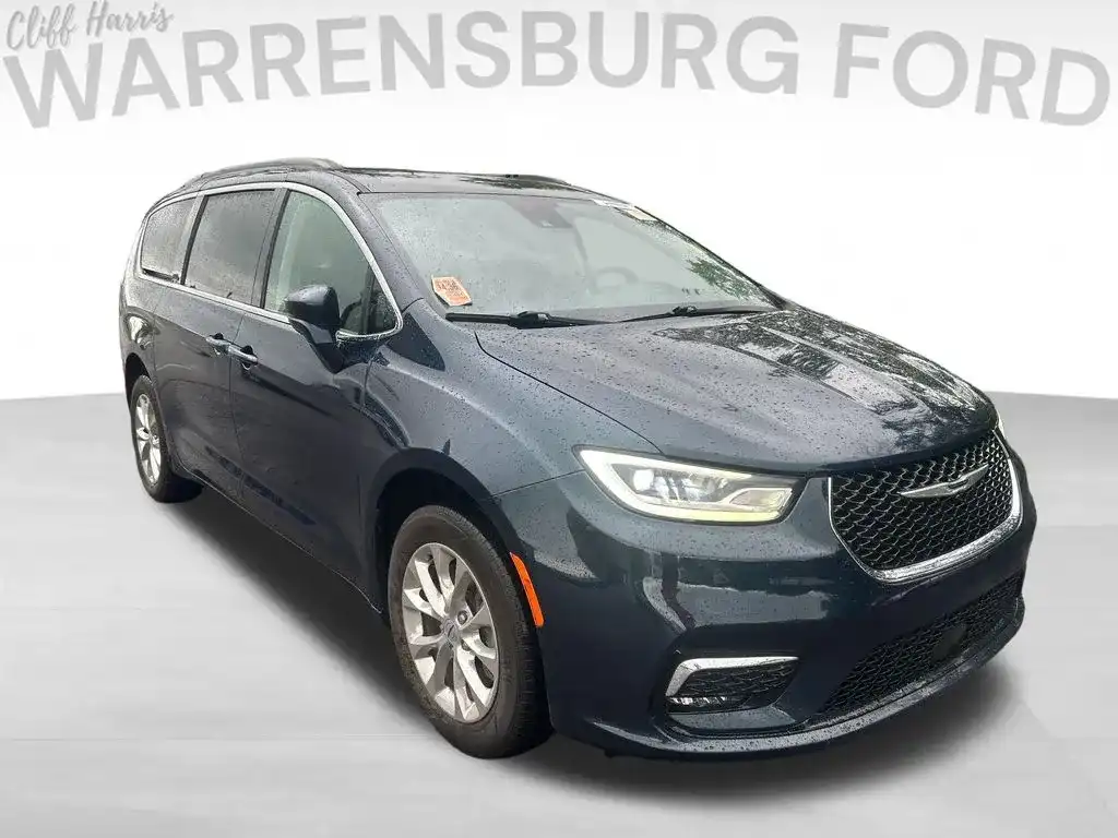 2022 Chrysler Pacifica Touring L's photo