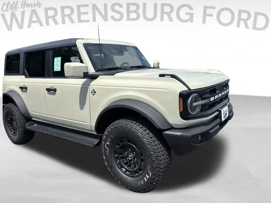 2026 Ford Bronco Outer Banks 4x4 photo 1