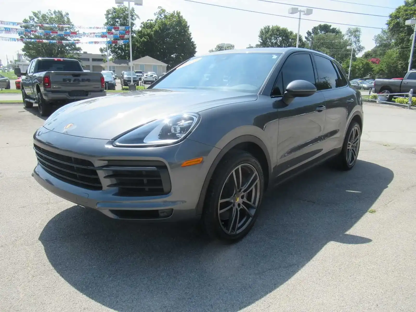 2021 Porsche Cayenne Base's photo