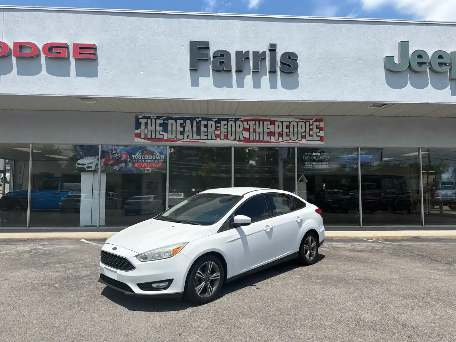2018 Ford Focus Sedan SE's photo