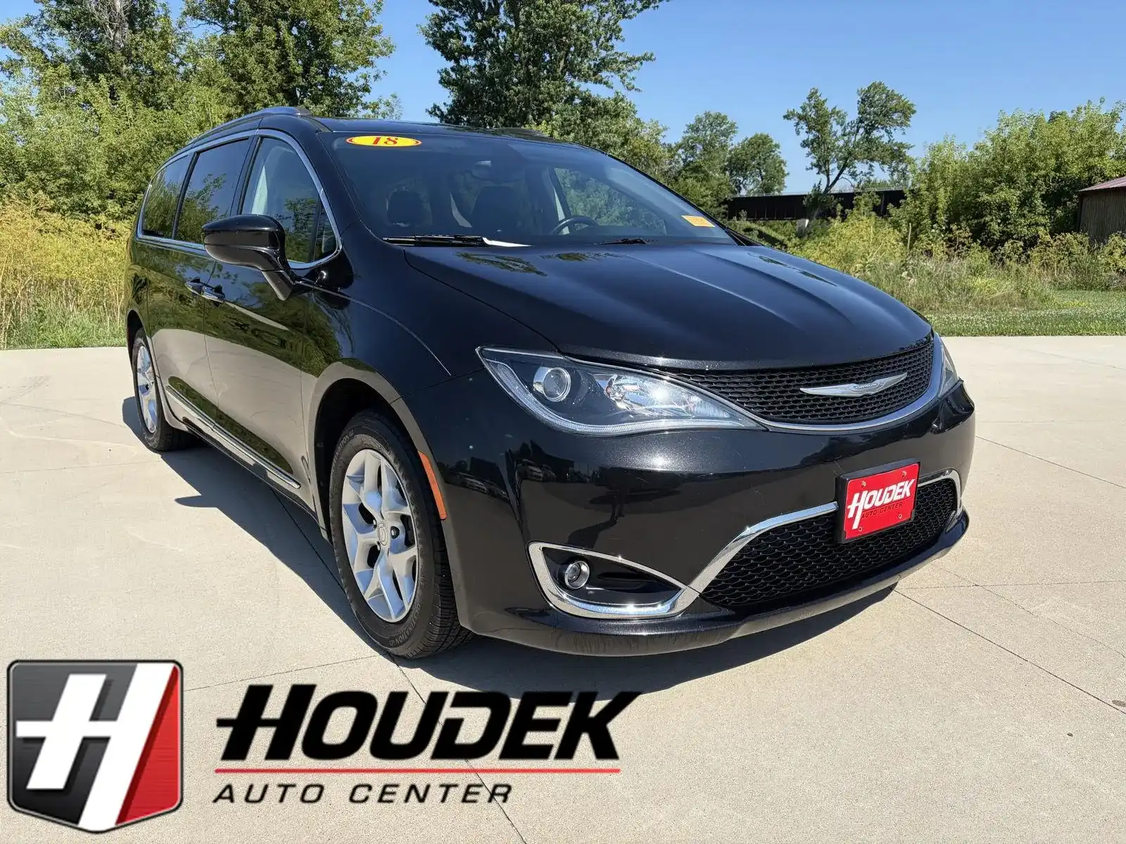 2018 Chrysler Pacifica Touring L's photo