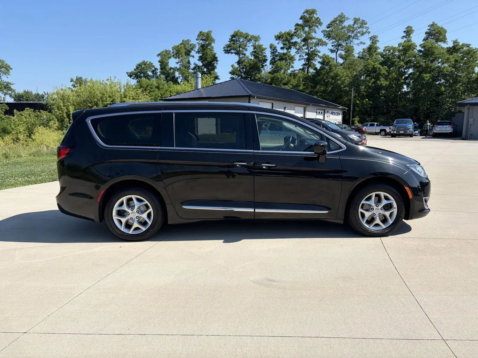 2018 Chrysler Pacifica Touring L photo 4