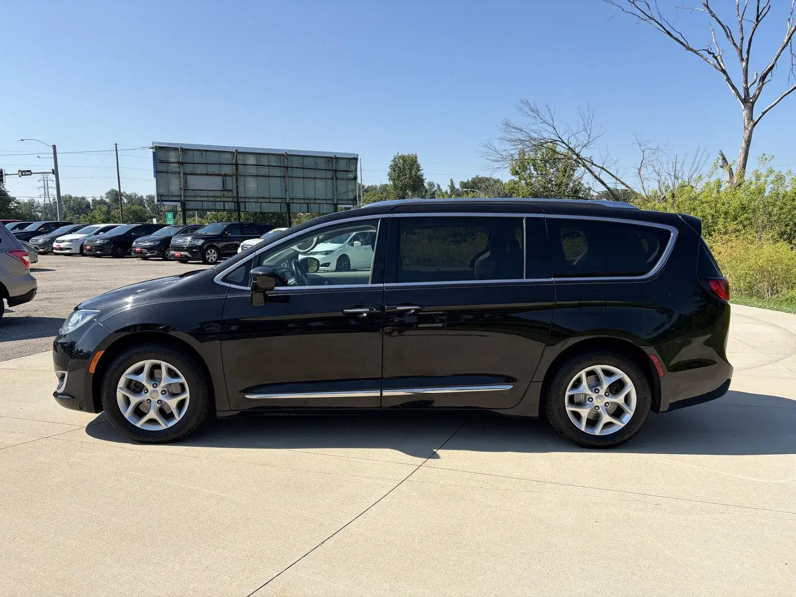 2018 Chrysler Pacifica Touring L photo 5