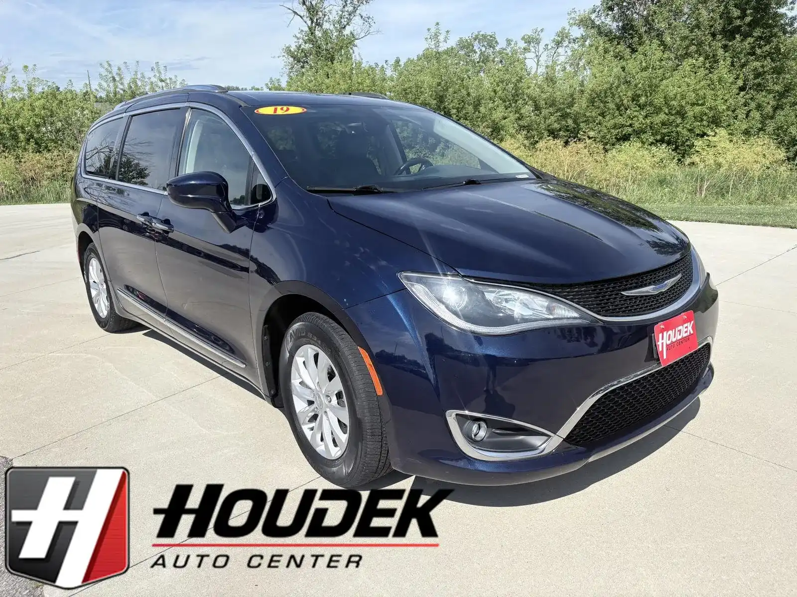 2019 Chrysler Pacifica Touring L's photo