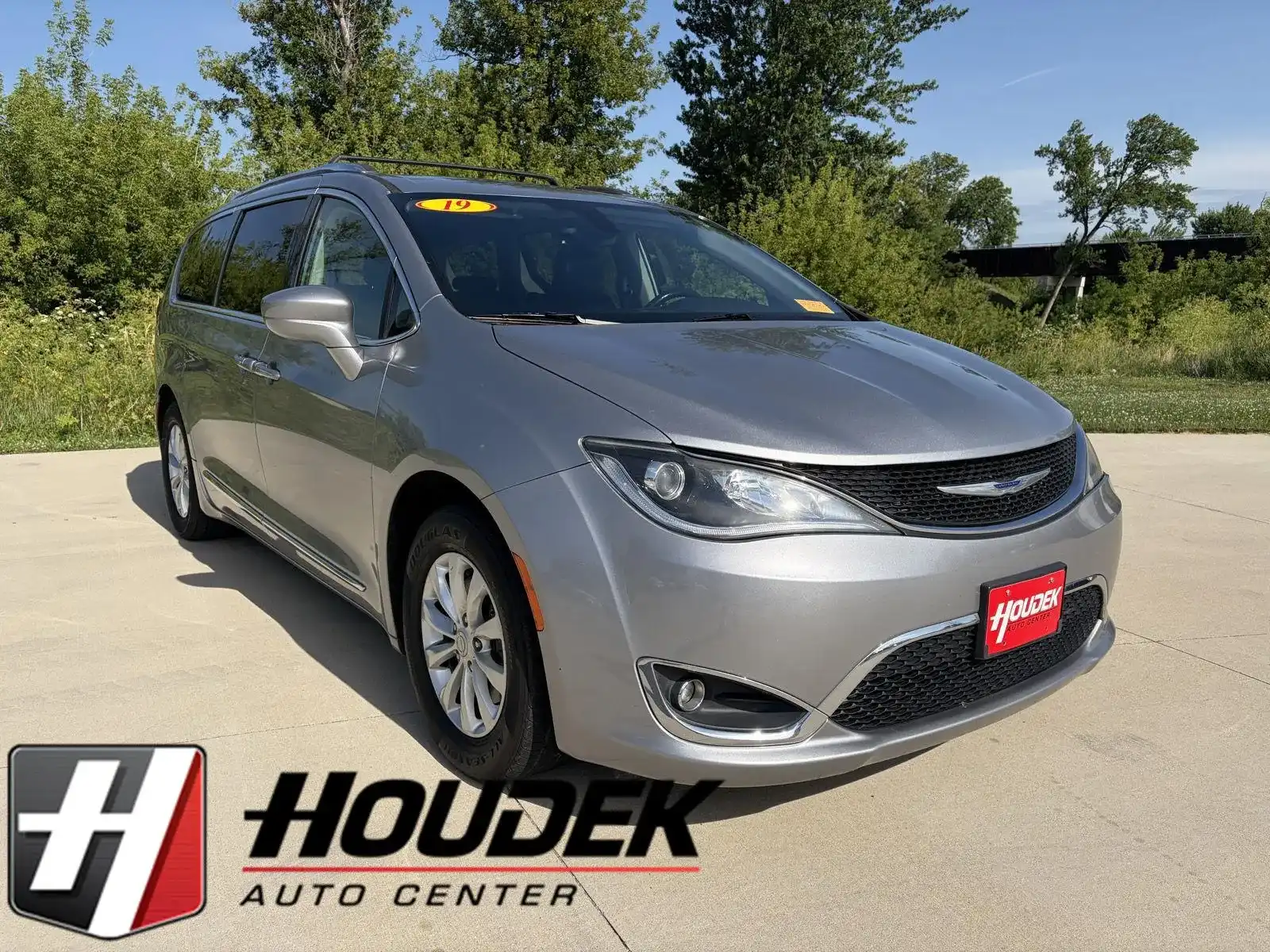2019 Chrysler Pacifica Touring L's photo