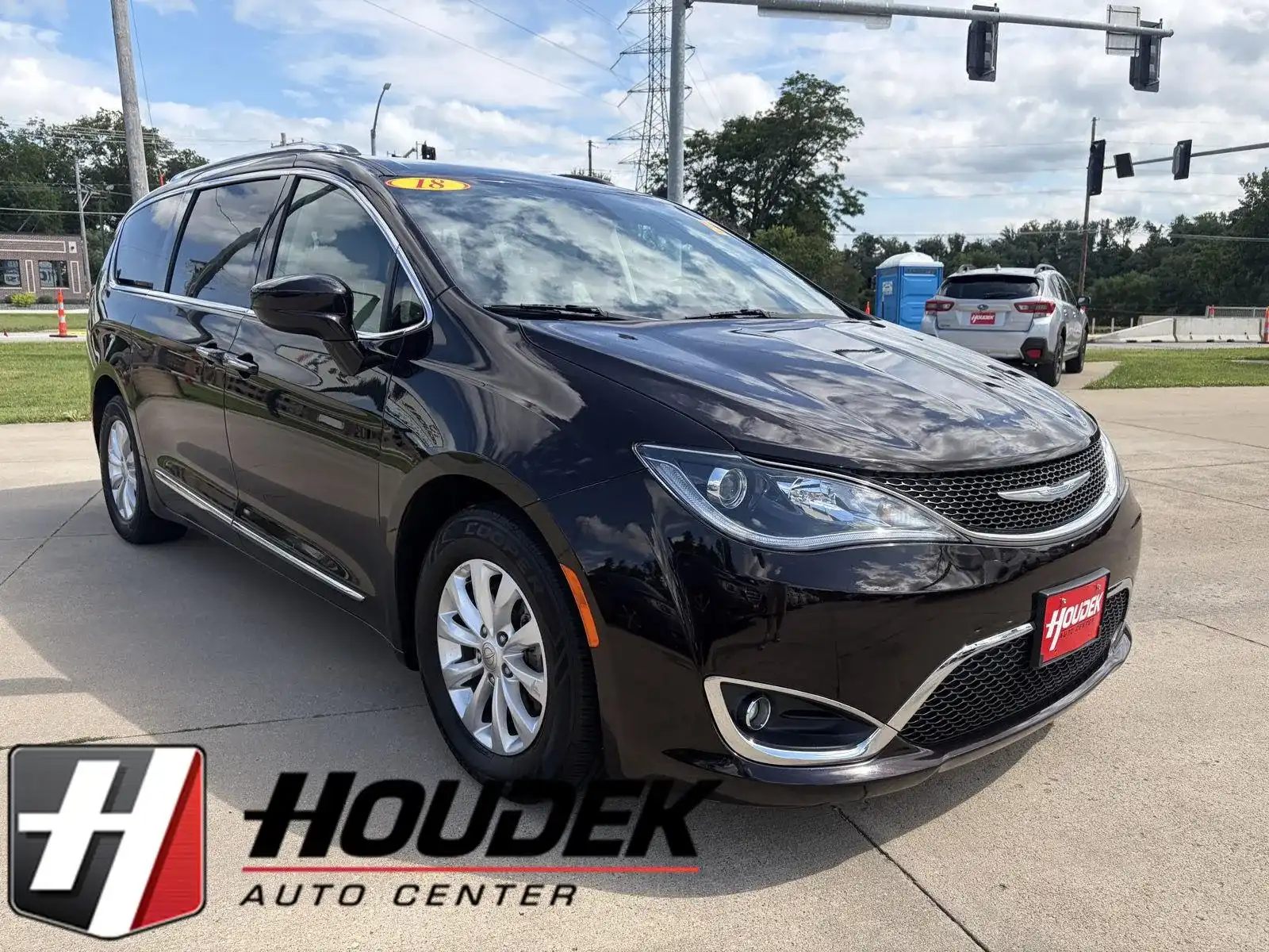 2018 Chrysler Pacifica Touring L's photo