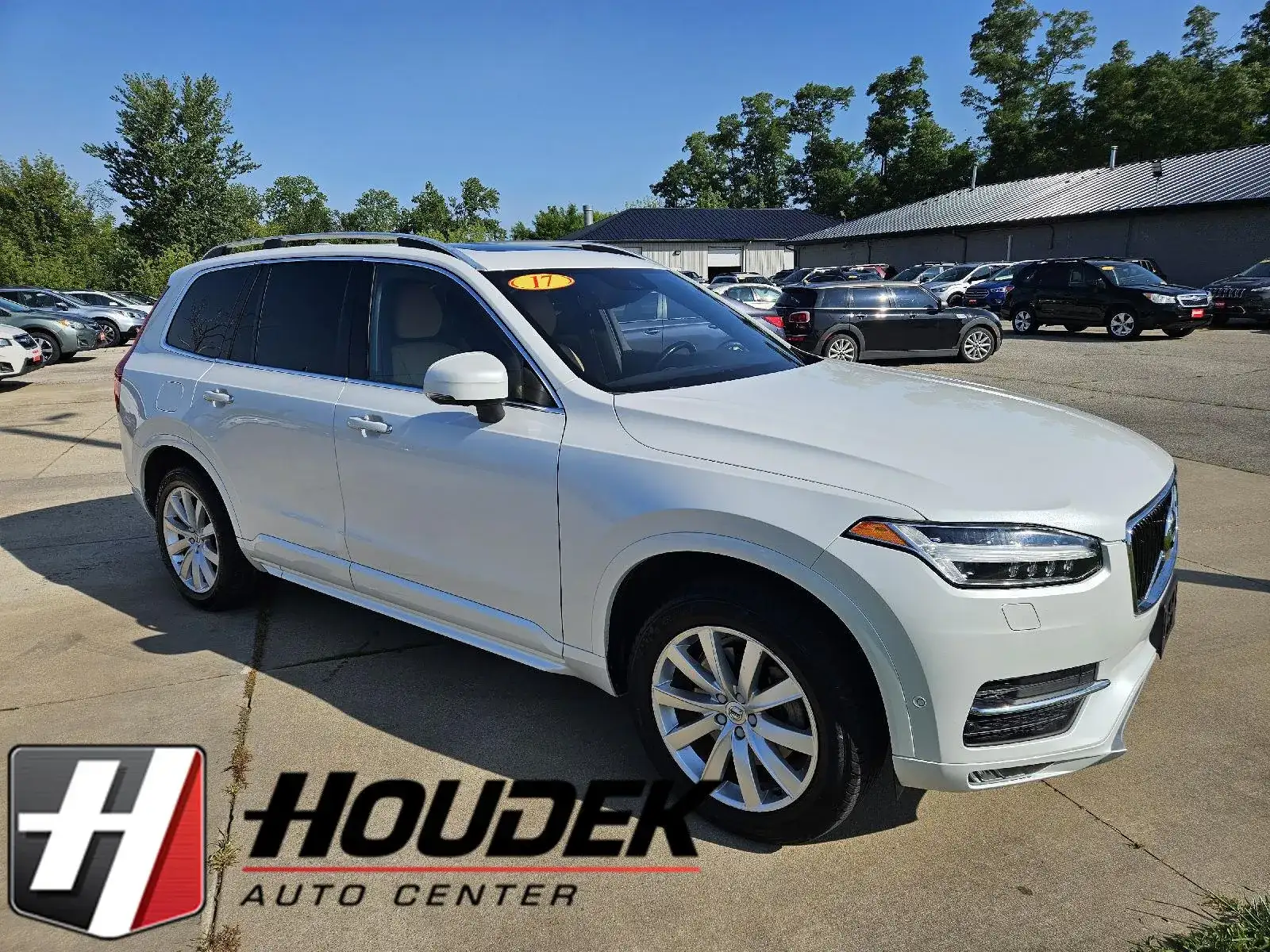 2017 Volvo XC90 T6 AWD Momentum's photo