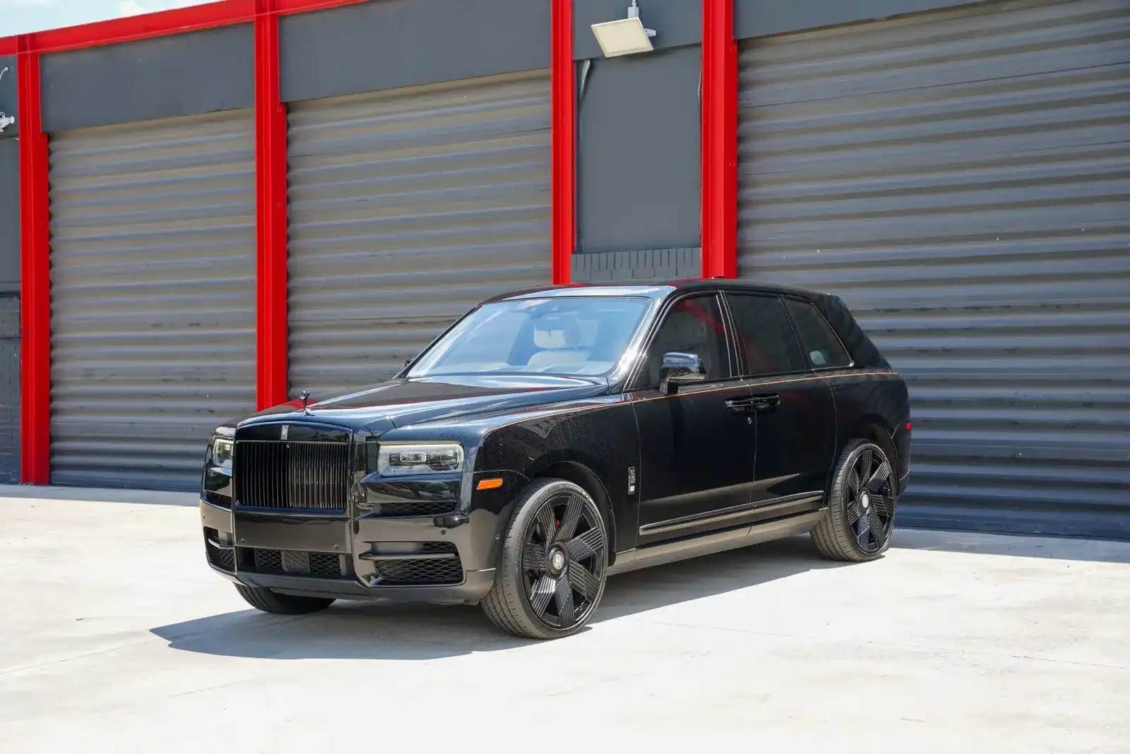 2022 Rolls-Royce Cullinan Black Badge's photo