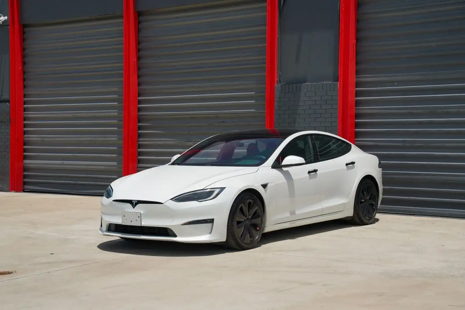 2023 Tesla Model S Standard Range's photo
