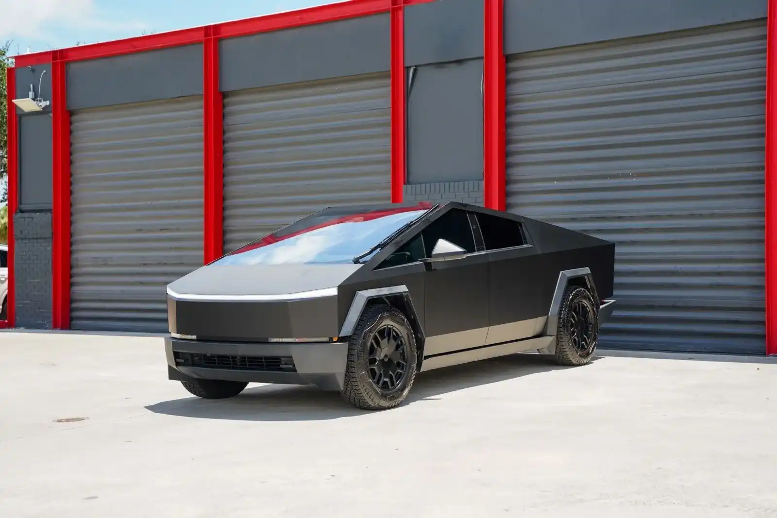 2024 Tesla Cybertruck All-Wheel Drive's photo