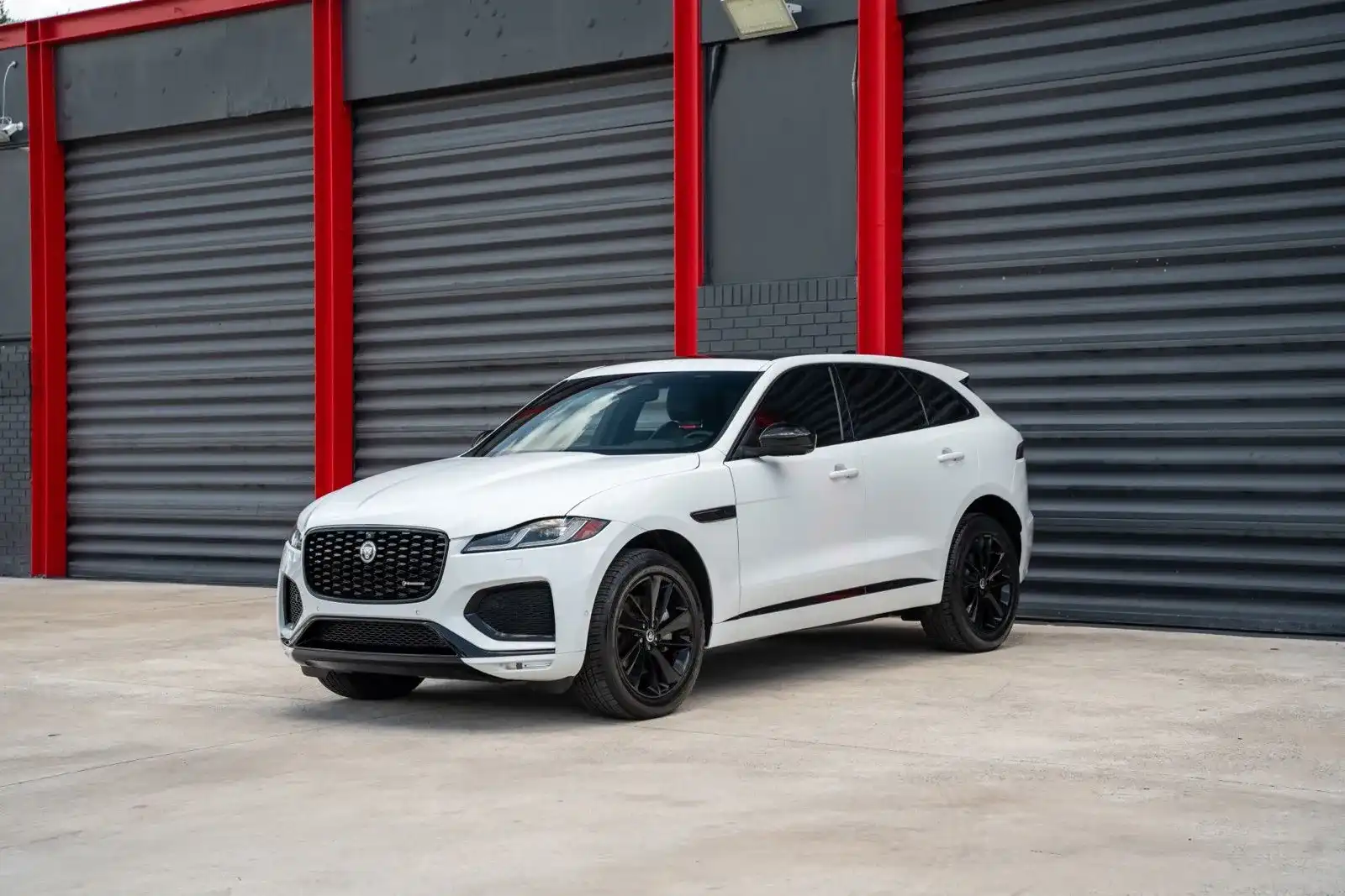 2025 Jaguar F-PACE P250 R-Dynamic S's photo
