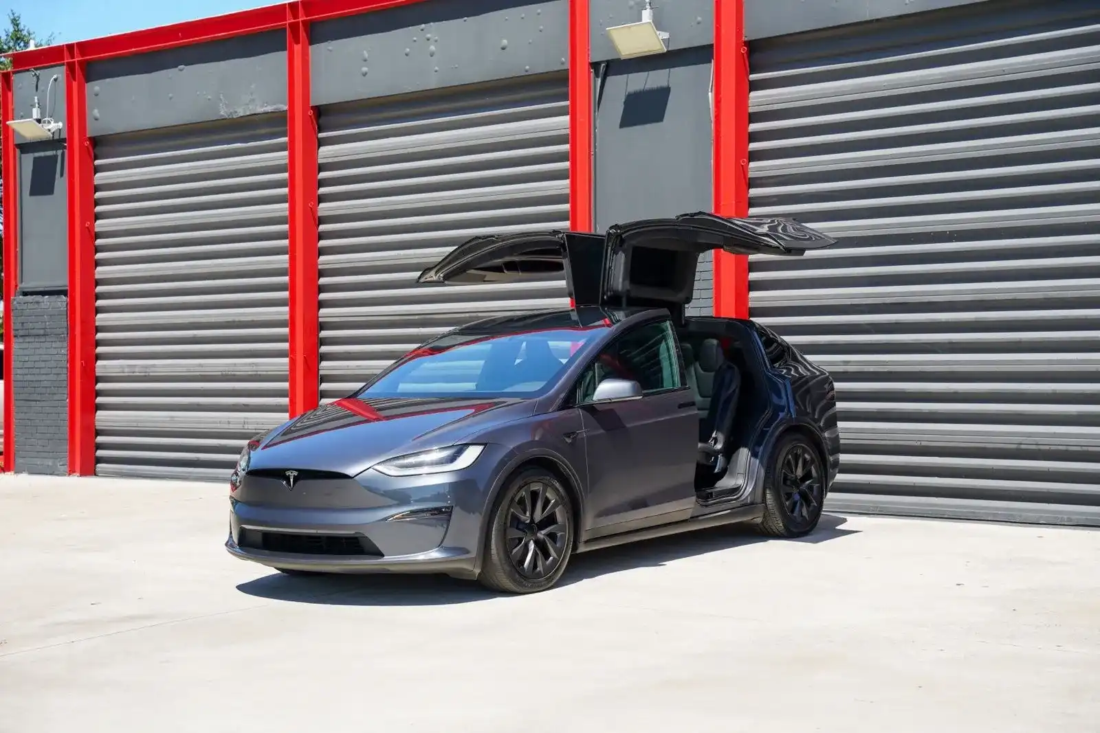 2023 Tesla Model X Long Range's photo